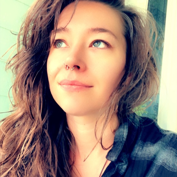 Meet your Posher, Danielle - Picture 1 of 1